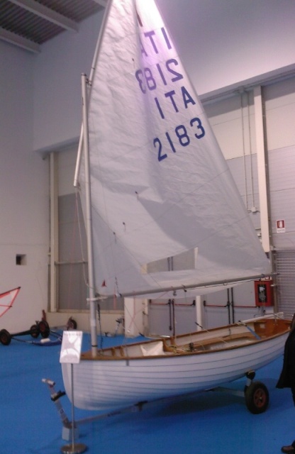 [Immagine: 20111512129_013-dinghy-12.jpg]