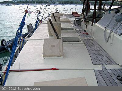 [Immagine: 2012112618239_wharram_SideDeck.jpg]