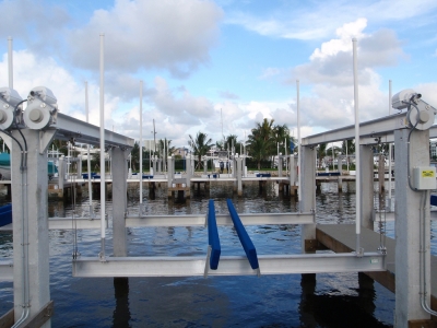 [Immagine: 20101124223256_miami-river-cove-boat-lift-15.jpg]